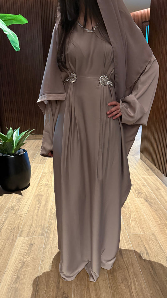 Abaya dubai vieux rose ( petite tache sur la robe )