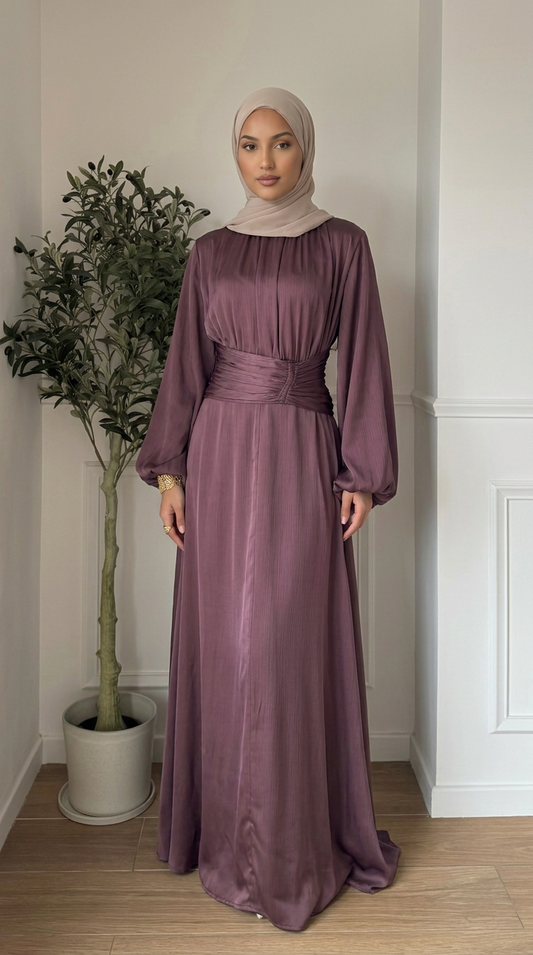 Robe longue satinée taille froncée –  Aubergine
